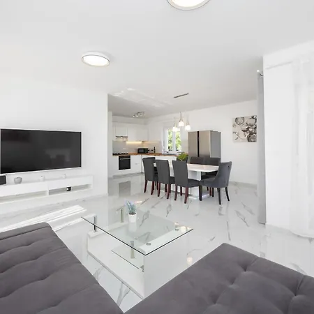 Stunning In Ferienhaus Primorski Dolac